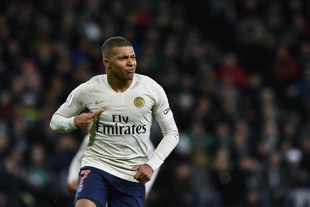 特朗普开会打瞌睡？白宫：那是聆听！